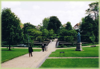 �I�[�f���Z�A�A���f���Z���뉀�B�E��ɗ����Ă���̂��A���f���Z���̑�