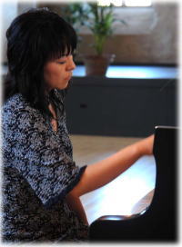 高梨智子（写真）