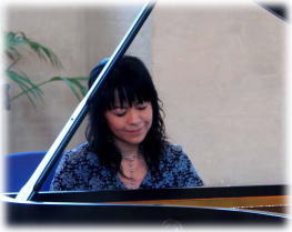 高梨智子（写真）