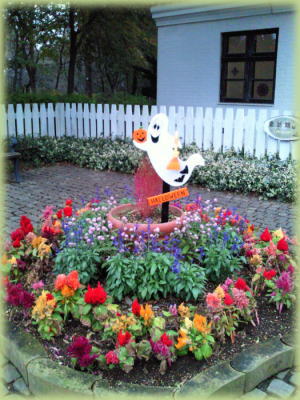 �u���b�فv�̑O�ɂāA���킢���n���E�B���̃f�B�X�v���C